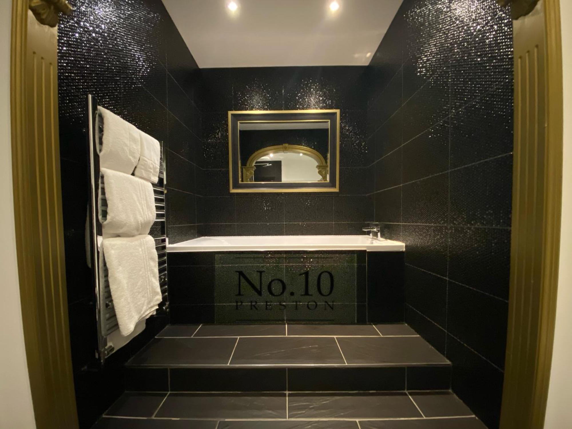 No.10 Preston Hotel Престън Екстериор снимка