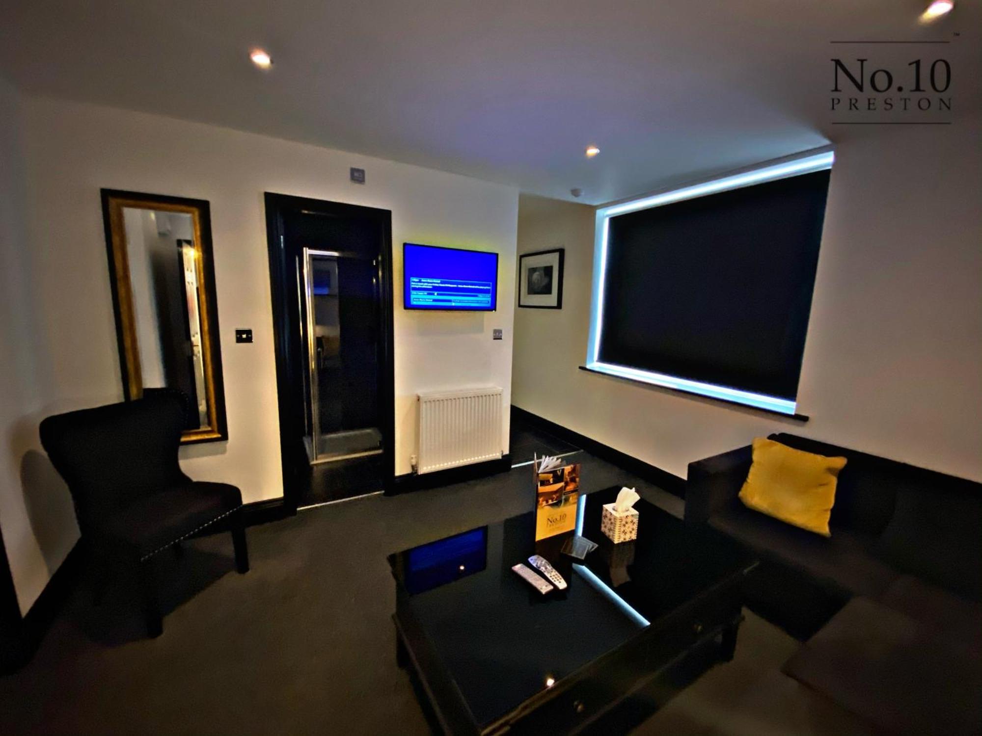 No.10 Preston Hotel Престън Екстериор снимка