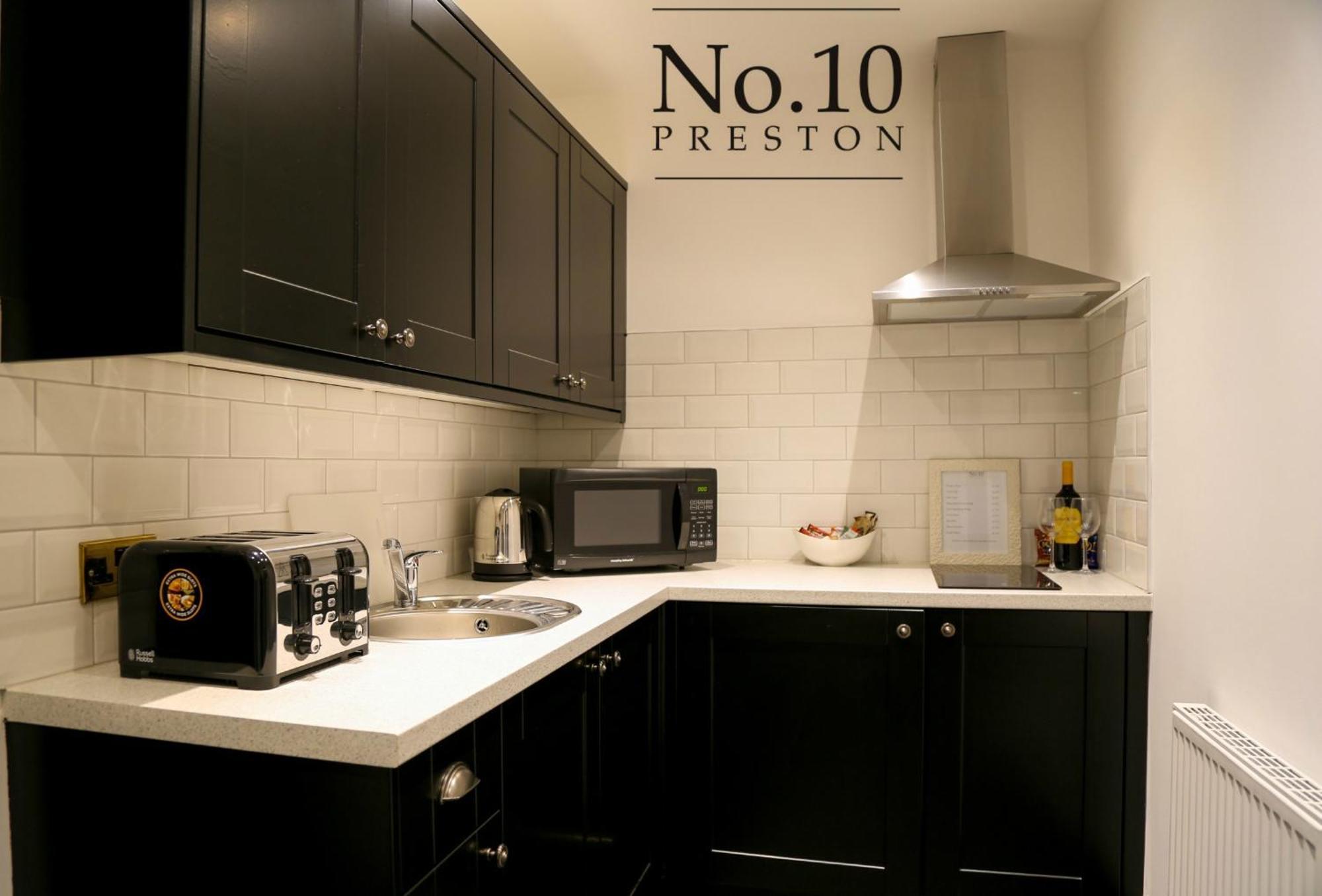 No.10 Preston Hotel Престън Екстериор снимка