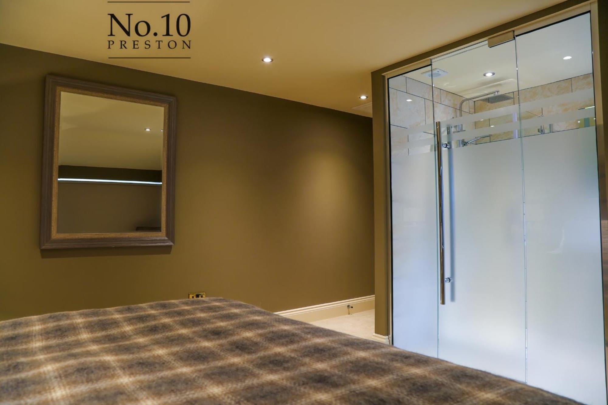 No.10 Preston Hotel Престън Екстериор снимка